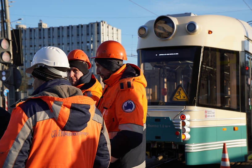 Ретротрамвай «Довлатов» после ДТП на Васильевсоком острове