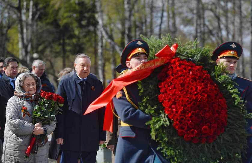 Губернатор Санкт-Петербурга Александр Беглов (второй слева) на церемонии