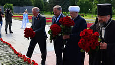 Беглов возложил цветы к монументу «Мать-Родина» на Пискаревском кладбище