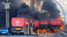 Крупная массовая авария с грузовиками в Петербурге остановила движение на ЗСД