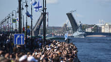 Жителям Петербурга напомнили о дневной разводке мостов по случаю Дня ВМФ