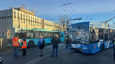 Автобус и троллейбус столкнулись на перекрестке в Кировском районе