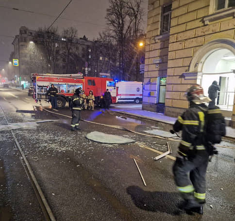 В отделении банка на Среднеохтинском проспекте произошел взрыв