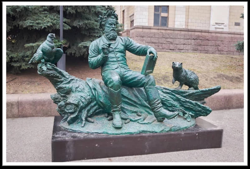 Памятник Ивану Шишкину в Луганске