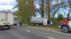 На трассе «Нарва» ГАЗель съехала в кювет и врезалась в дерево, водитель погиб