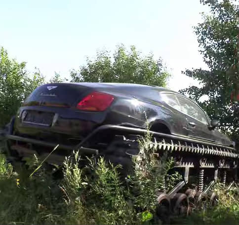 Bentley на гусеницах нашла полиция в гаражном кооперативе на Шафировском