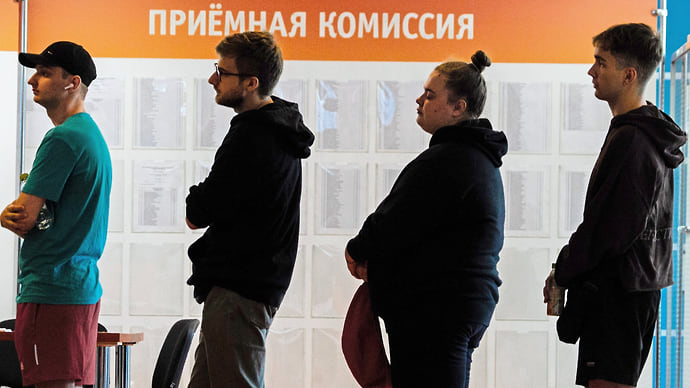 В вузы Петербурга впервые в истории было подано свыше 1 млн заявлений на поступление