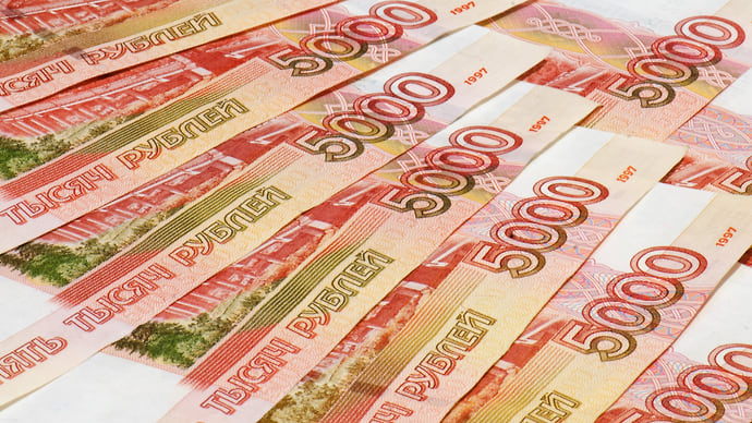В Санкт-Петербурге пенсионер передал курьеру мошенников 15 млн рублей