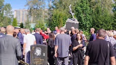 На Серафимовском кладбище вспоминают погибших 25 лет назад подводников с «Курска»