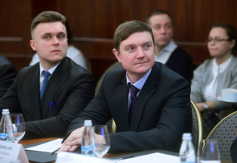 Депутат Законодательного собрания Петербурга Алексей Цивилев (справа)