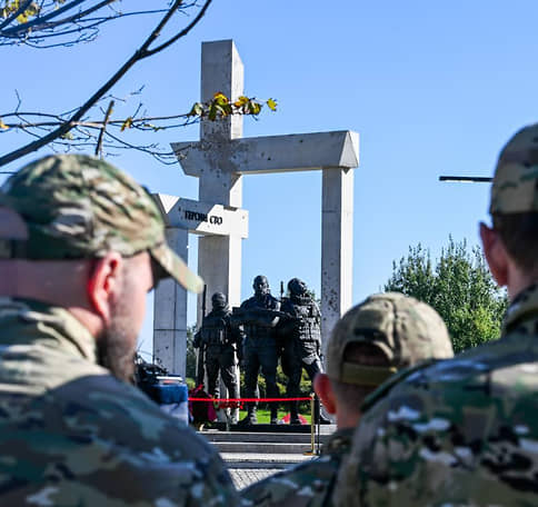 В парке Оккервиль в Кудрово открыли памятник героям СВО