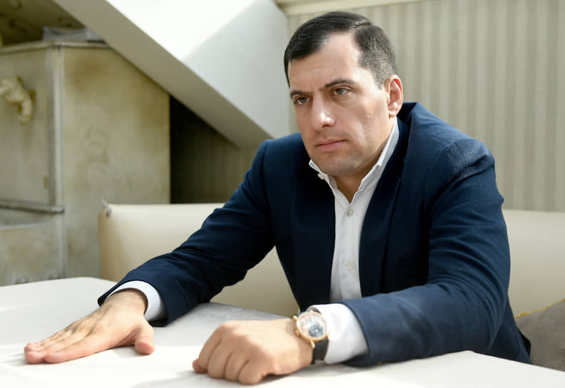 Бывший заместитель начальника отдела Госземнадзора управления Росреестра России по Петербургу Борис Авакян во время интервью. Архив «Ъ-СПб»