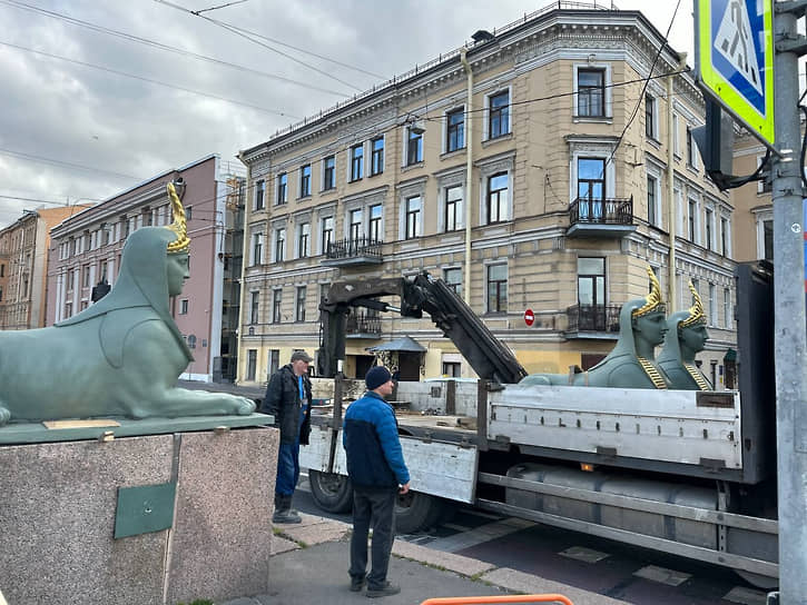 Сфинксы Египетского моста, отправившиеся на реставрацию до весны 2026 года