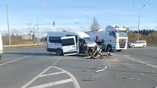 Четыре человека пострадали в ДТП с автобусом и автокраном в Ленобласти