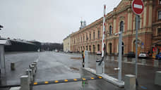 Автостоянка на Конюшенной площади приостанавливает свою работу до февраля