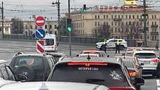 Автомобилисты возмутились внезапным закрытием Дворцового и Троицкого мостов