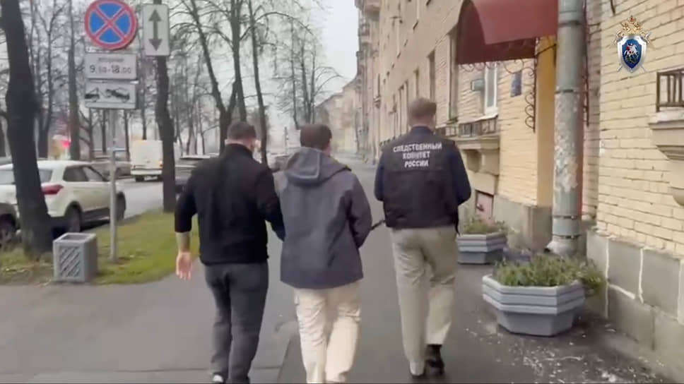 Задержание фигуранта по делу о распространении заведомо ложной информации об использовании Вооруженных силах РФ (п. «д» ч. 2 ст. 207.3 УК РФ)