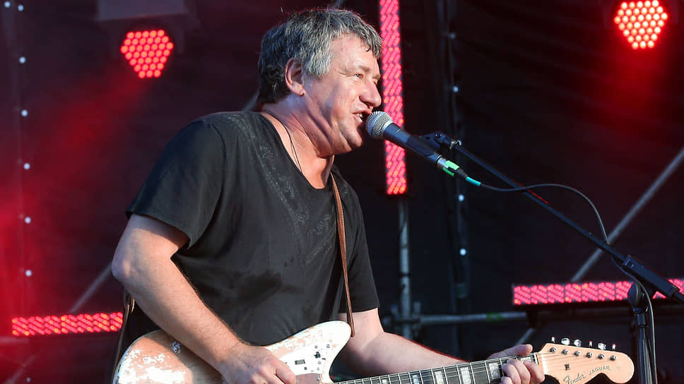 Лидер группы «АукцЫон» Леонид Федоров во время выступления