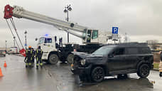 Гонки на Васильевском острове закончились падением машины в Неву и смертью водителя