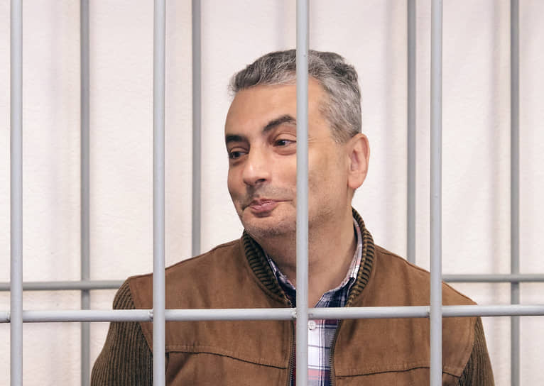 Политик-иноагент Лев Шлосберг, которого отправили под стражу до 2 февраля 2026 года