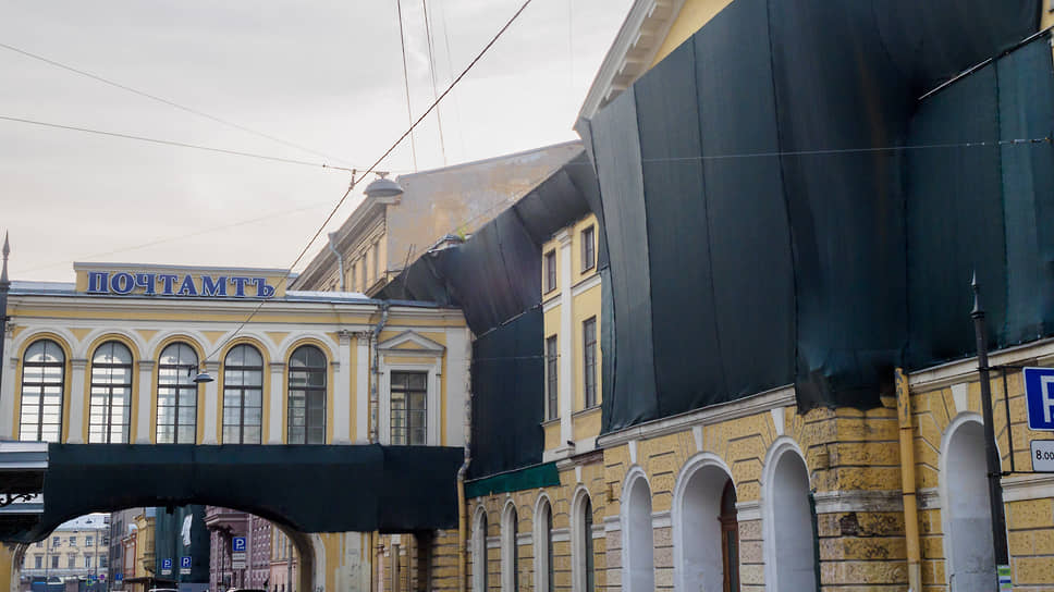 Здание Главпочтамта в Санкт-Петербурге 