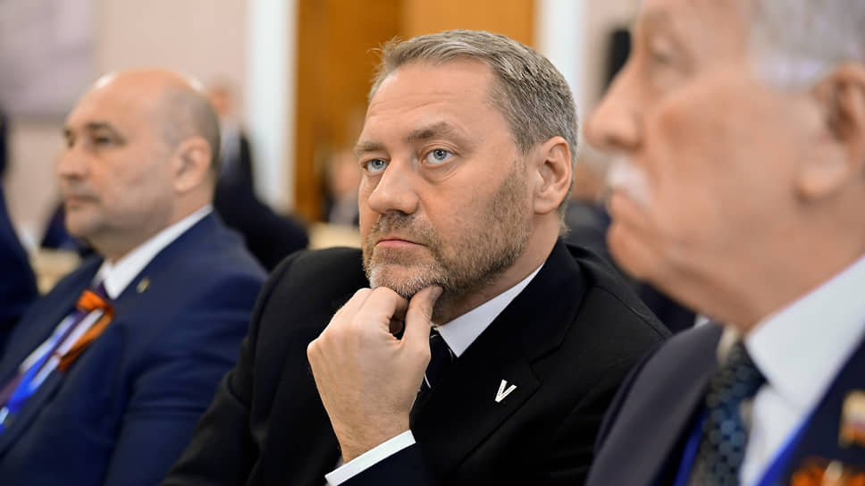 Председатель Законодательного собрания Санкт-Петербурга Александр Бельский (в центре)