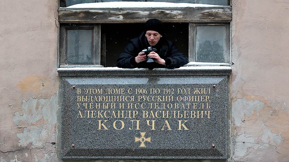 13 ноября. На Петроградской стороне установили памятный знак на доме где жил Александр Колчак. Церемония открытия состоится 16 ноября. Есть вероятность, что его может постичь участь знака установленного Карлу Маннергейму