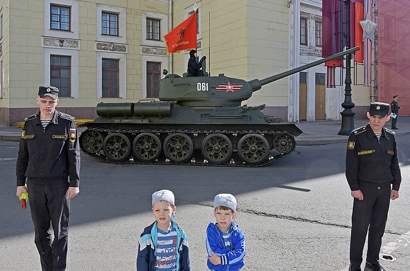 Генеральная репетиция военного парада Победы на Дворцовой площади