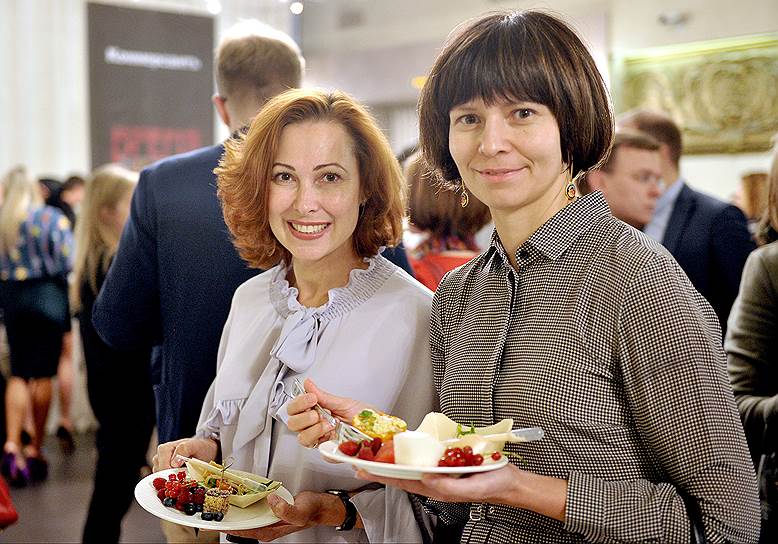 (Слева направо) Ольга Шарова, Надежда Редькина, «Филип Моррис Сэйлз энд Маркетинг»