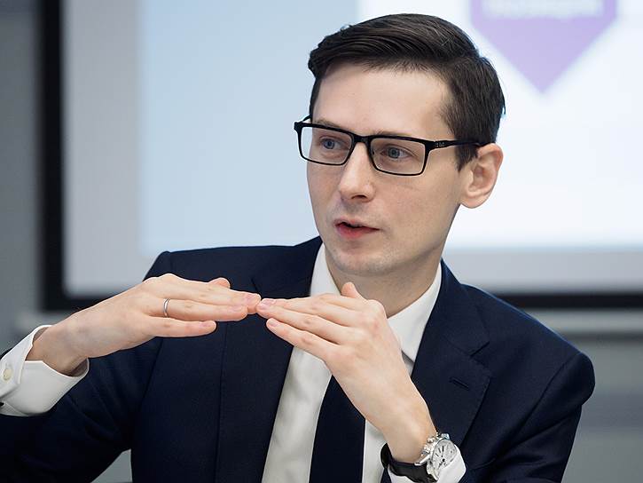 Таир Сулейманов, старший юрист Dentons