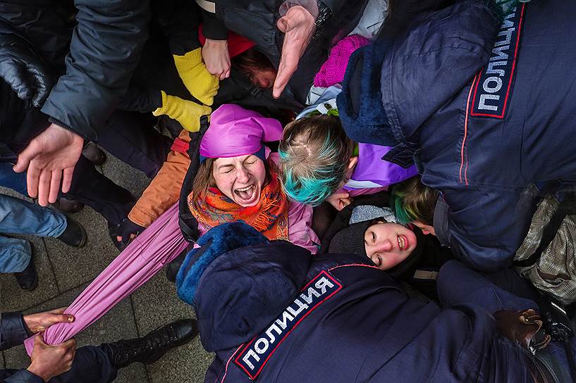 На акции петербургских феминисток 