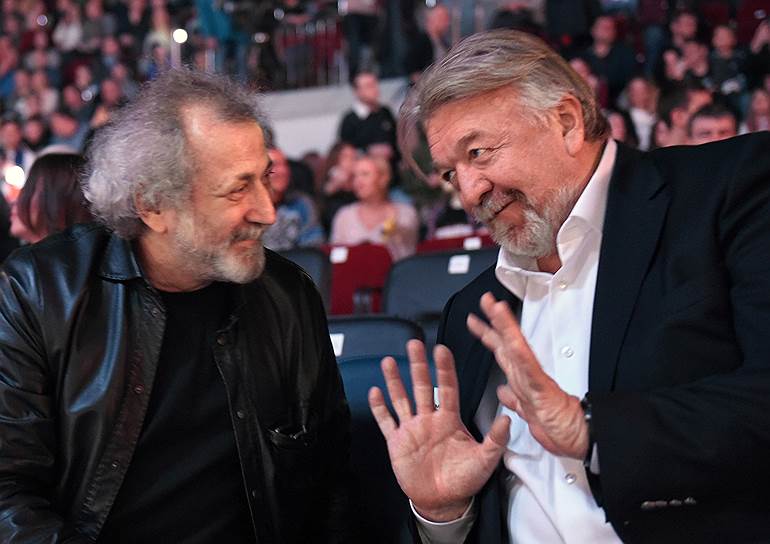 Художественный руководитель Санкт-Петербургского &quot;Академического театра балета Бориса Эйфмана&quot; Борис Эйфман (слева) и первый заместитель президента - председателя правления ПАО &quot;Банк ВТБ&quot; Василий Титов (справа) 