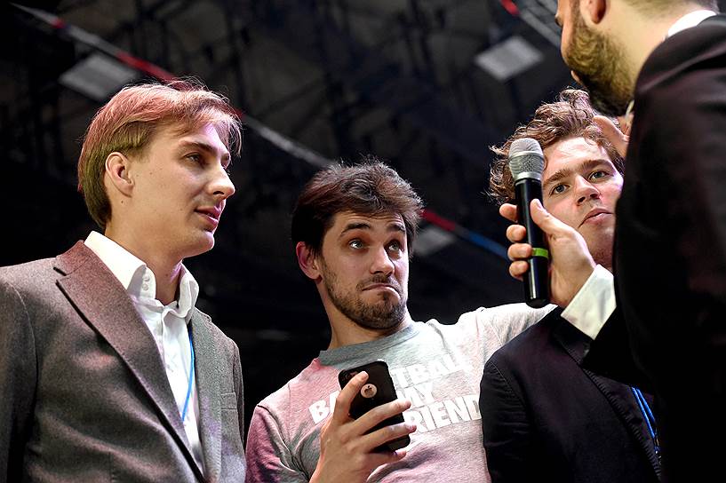 Актёры фильма &quot;Движение вверх&quot; во время интервью Ивану Урганту