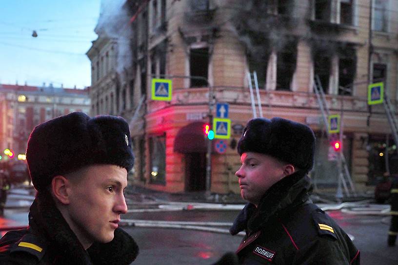 Последствия пожара в доме 59 на Большом проспекте Петроградской стороны в магазине Bosko