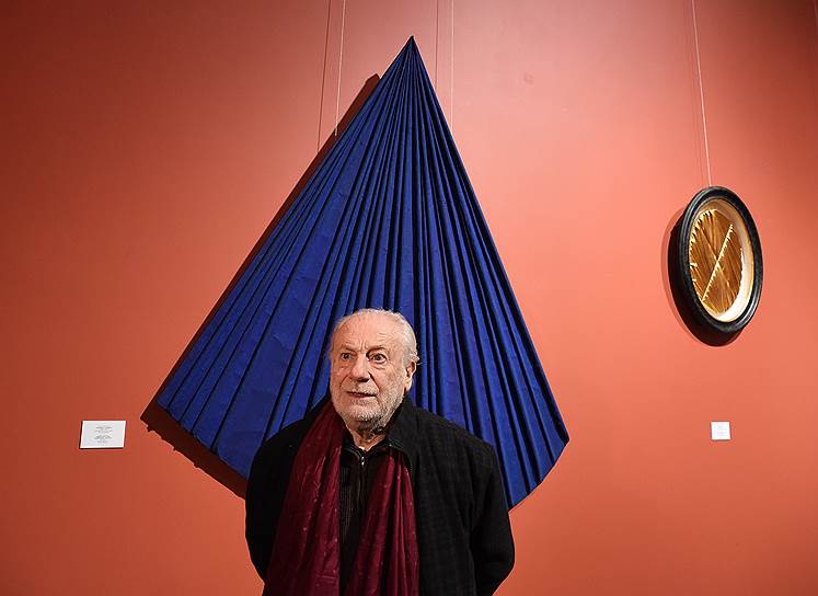 Художник-дизайнер Умберто Мариани, перед открытием своей выставки в Государственном Эрмитаже