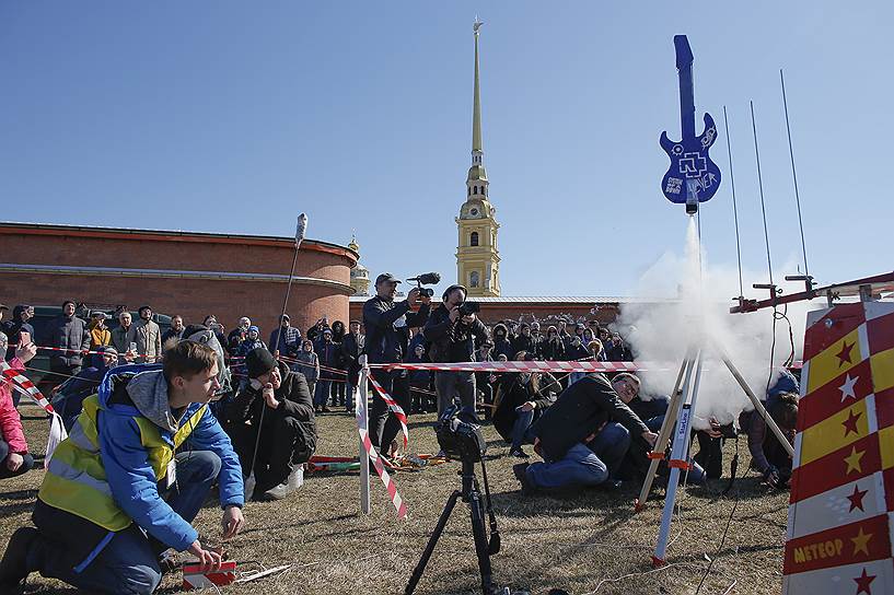 Запуски моделей ракет на территории Петропавловской крепости в честь Дня космонавтики