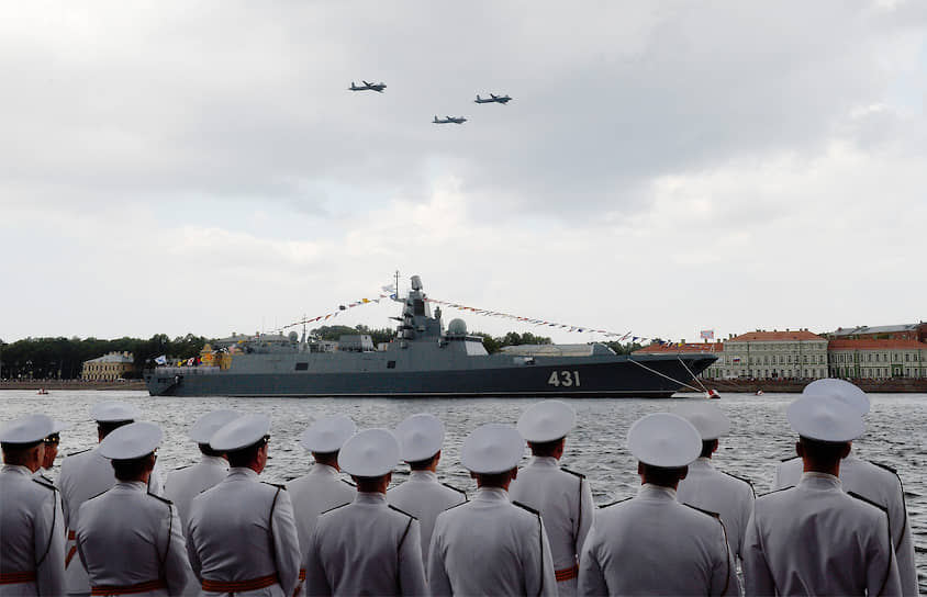 Празднование Дня Военно-морского флота России в Санкт-Петербурге
