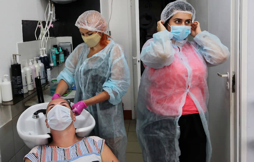 Начало работы парикмахерских после снятия запрета на работу в связи с эпидемией коронавируса