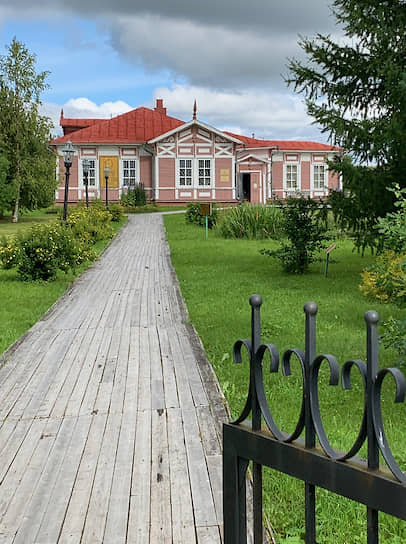 Музей Ломоносова в бывшей деревне
Мишанинская стоит на месте родового семейного дома