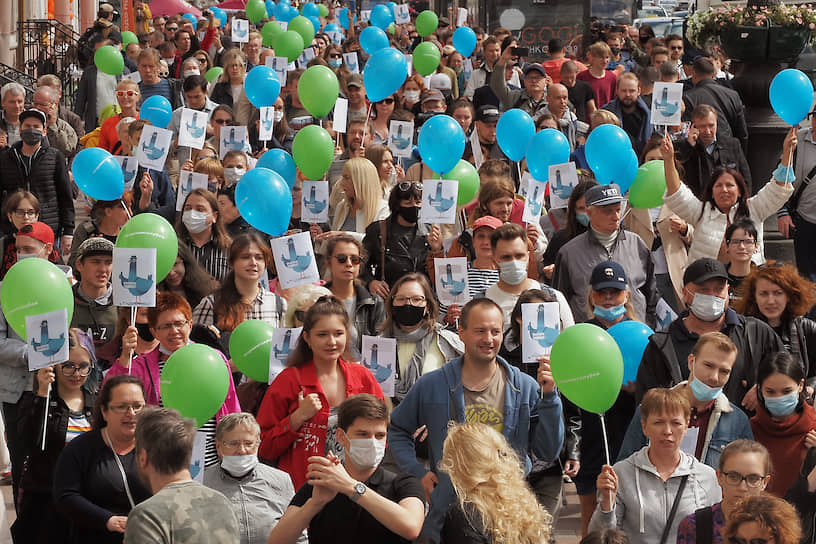 Акция солидарности с протестующими в Хабаровске прошла от Малой Садовой улицы до канала Грибоедова