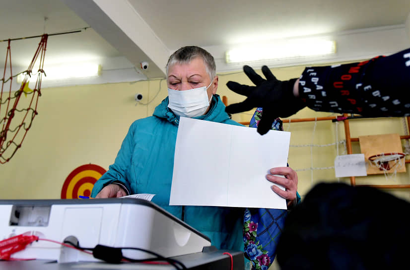Единый день голосования на выборах высших должностных лиц субъектов России на избирательном участке 131 в поселении Лупполово Ленинградской области