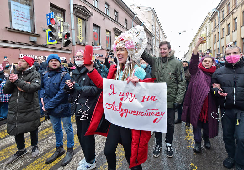 Несогласованная акции в поддержку оппозиционера Алексея Навального на Гороховой улице