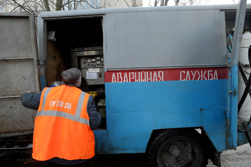 Руководство КСП утверждает, что в органах МВД зафиксировано сейчас не менее пяти обращений, связанных с работой ГУП «ТЭК СПб»