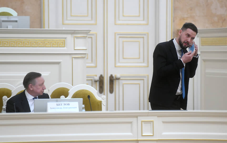 Губернатор Санкт-Петербурга Александр Беглов (слева) и председатель комитета финансов правительства Алексей Карабельников (справа) 