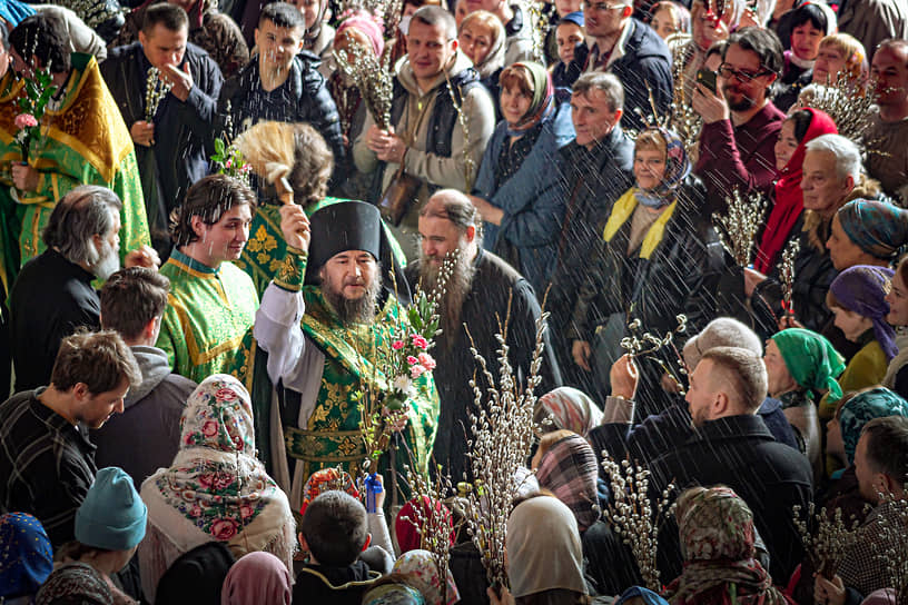 Празднование Входа Господня в Иерусалим (Вербное воскресение) в храме Успения Пресвятой Богородицы Оптинского подворья