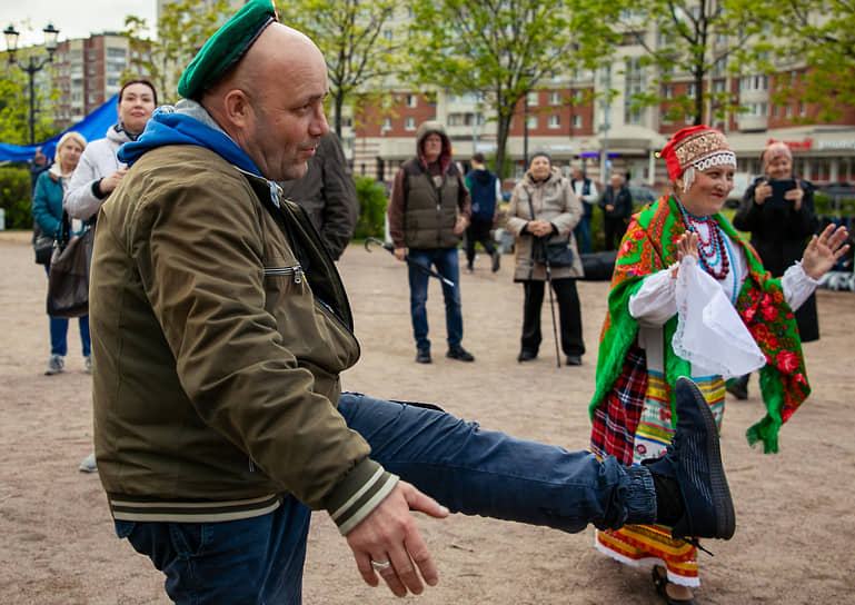 Празднование Дня города и Дня пограничника в парке Малиновка