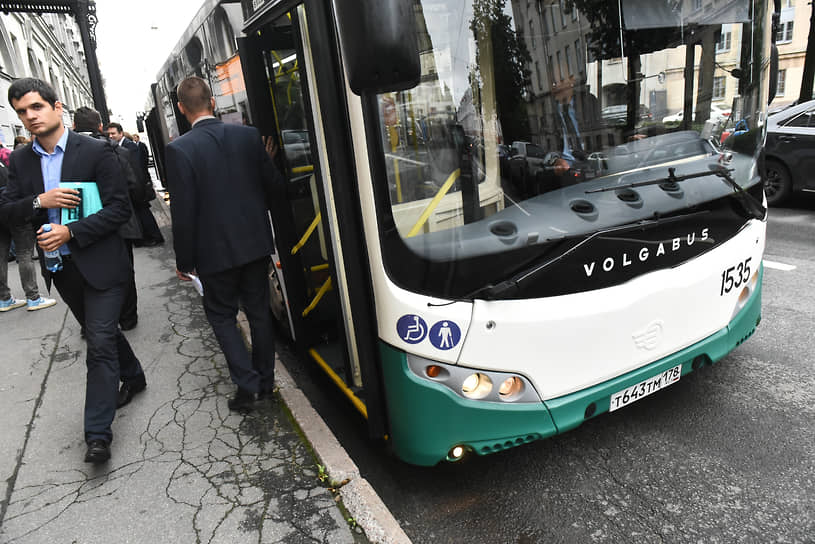 С началом второго этапа транспортной реформы вместо планируемых 693 новых низкопольных автобусов на 94 городских маршрутах вышло 450 единиц техники на 57 маршрутах
