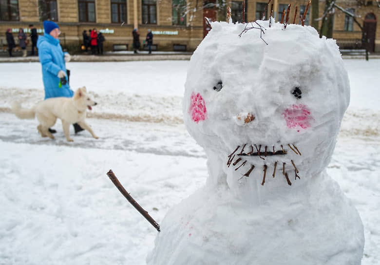 Васильевский остров. Снежная баба