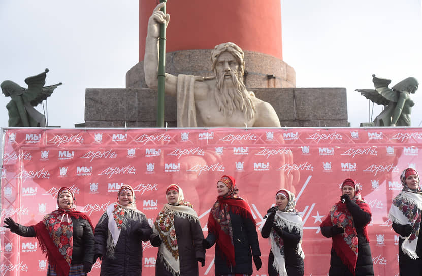 Молодежная патриотическая акция на Стрелке Васильевского острова, приуроченная ко Дню присоединения Крыма к России