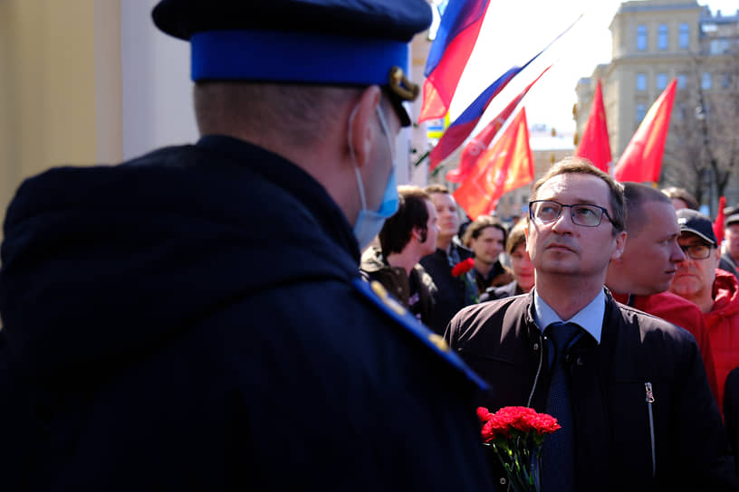 Депутат Законодательного собрания Санкт-Петербурга Роман Кононенко во время акции в честь 1 Мая возле Смольного